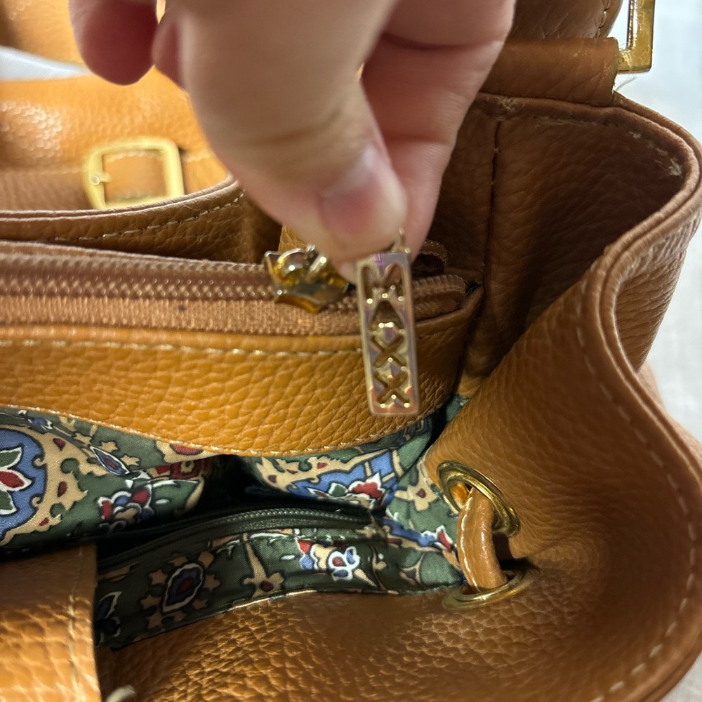 MAXX NY Tan/Camel pebbled faux leather shoulder bag multi-compartment adj. strap - Picture 10 of 10